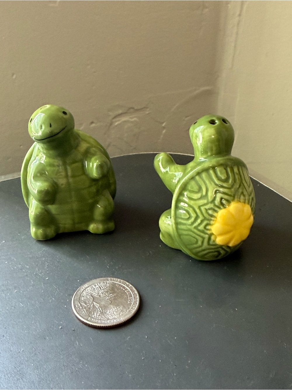 Cracker Barrel Mini salt and pepper shaker- turtles
